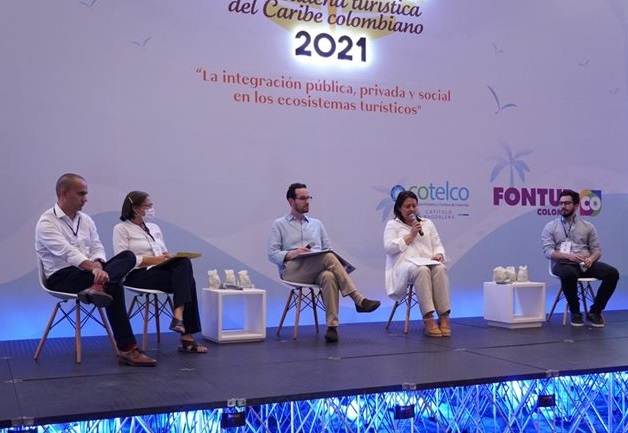 Ximena Lombana, ministra de Comercio, Industria y Turismo y Camilo Fernández