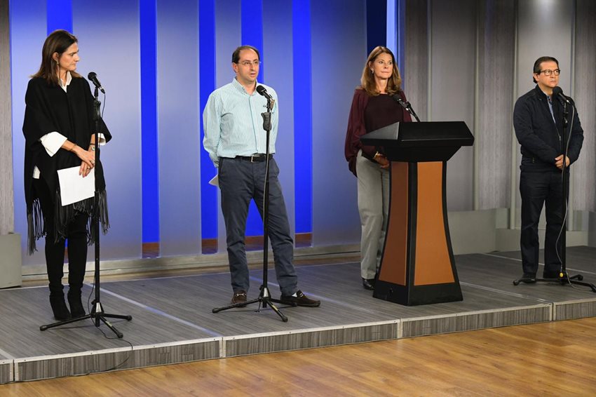 Ángela María Orozco, José Manuel Restrepo, Marta Lucia Ramírez y Rodolfo Zea.